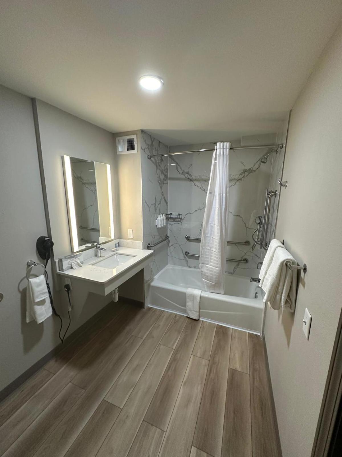 Days Inn By Wyndham Mandan Bismarck Area Extérieur photo